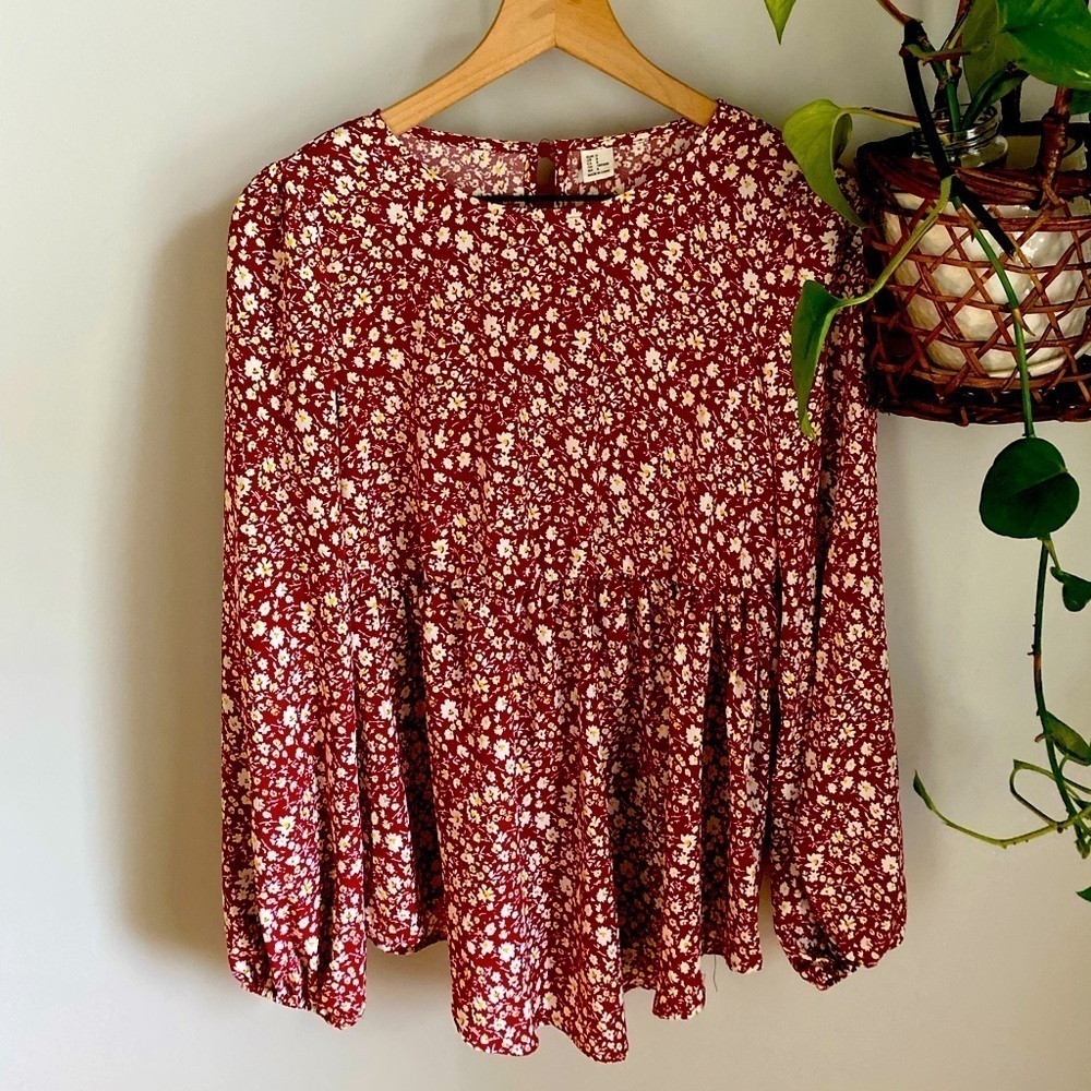 Women’s Size Small Red Floral Peplum Boho - Very Flowy!